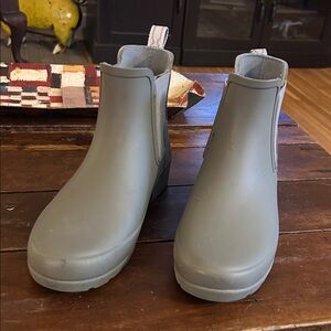 Hunter Women’s Gray Rain Boots
